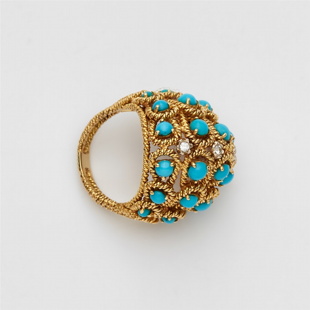 An 18k gold and turquoise basket ringThe ring band and the domed bezel with braided decor, set - Image 2 of 2