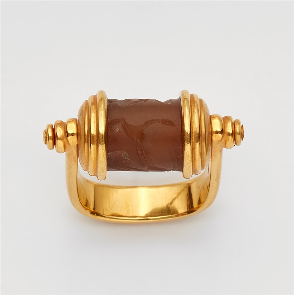 An 18 ct gold ring with an ancient Egyptian cylinder seal18k gold ring with a U-shaped band and