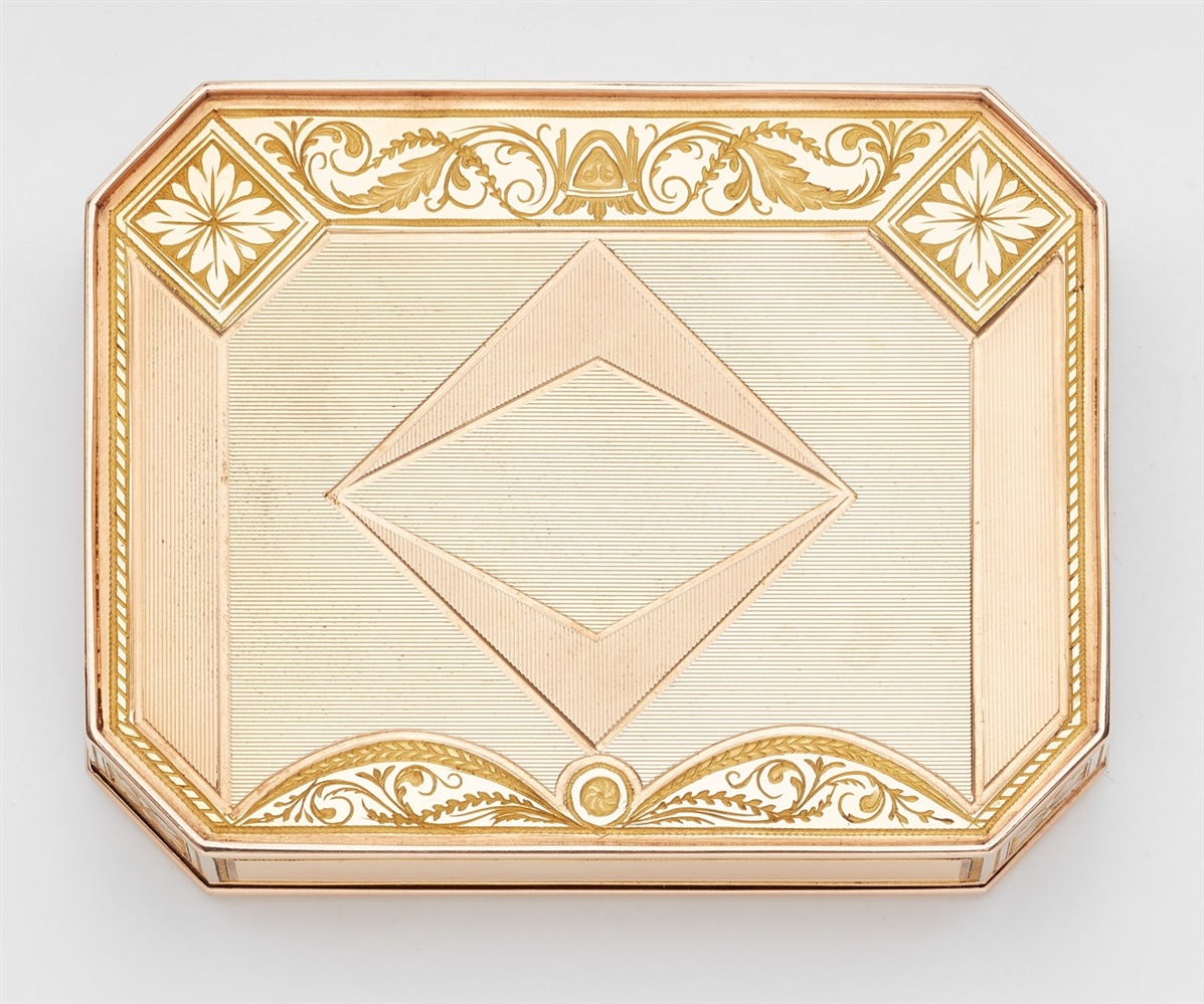 A Neoclassical 14k gold snuff boxRectangular box with geometric guilloche decor to all faces flanked - Image 2 of 3