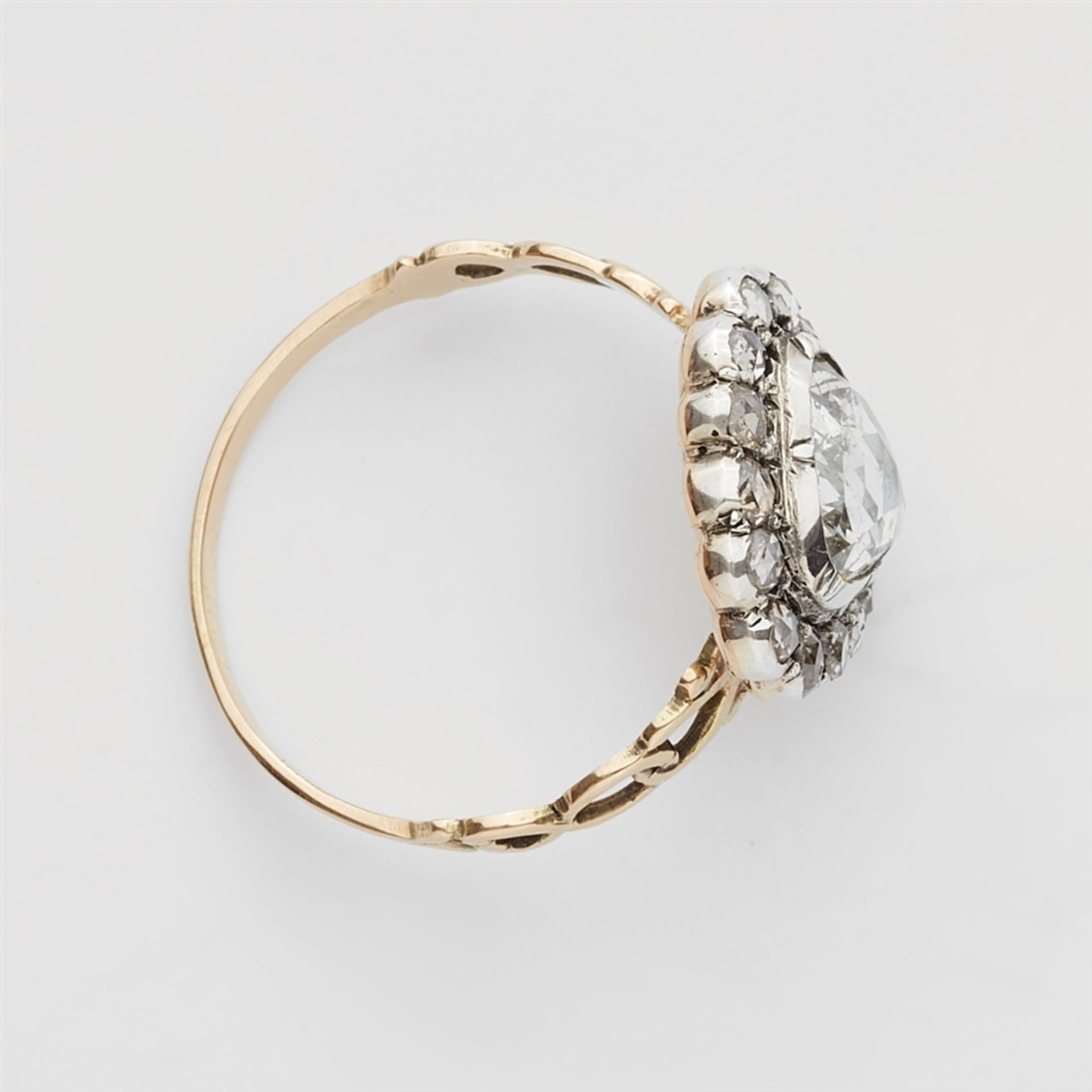 A 14k gold and rose-cut diamond George III heart ringA silver and 14k gold ring with a pierced - Bild 3 aus 3