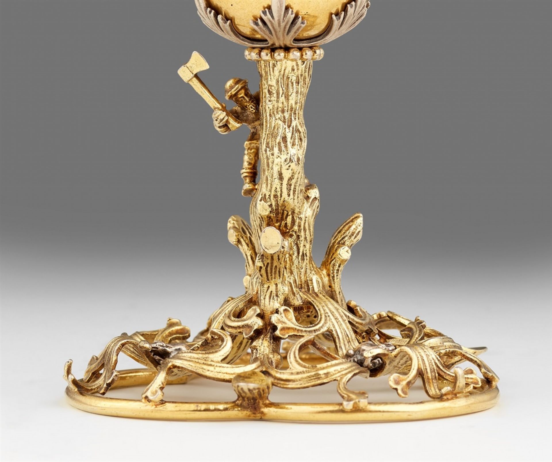 An important Renaissance polychromed silver gobletSilber; vergoldet. Silver-gilt cup on a pierced - Bild 3 aus 7