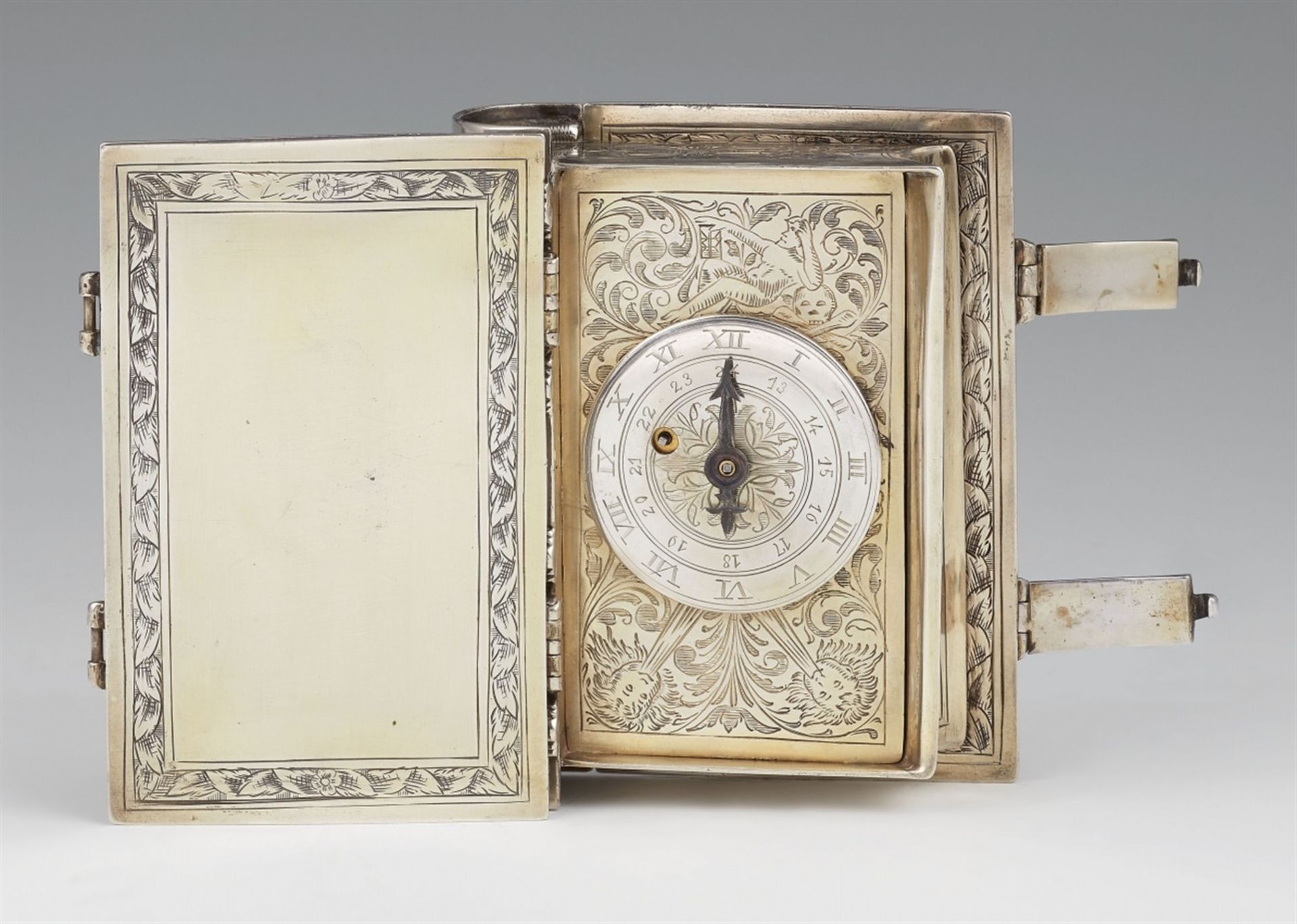 A silver travel clock formed as a bookSilver clock with remnants of gilding designed as a book - Bild 2 aus 4