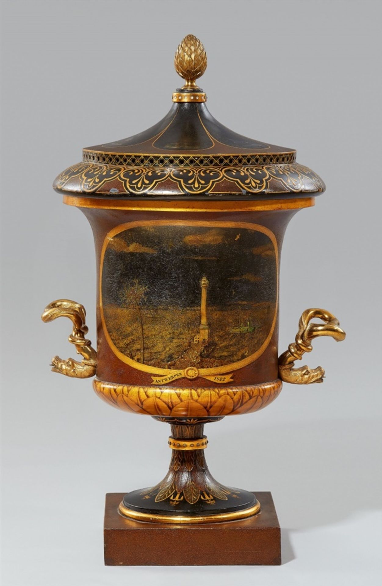 A large krater-form vase with maritime motifsBrass, tin, aventurine lacquer, polychrome oil lacquer, - Bild 2 aus 2