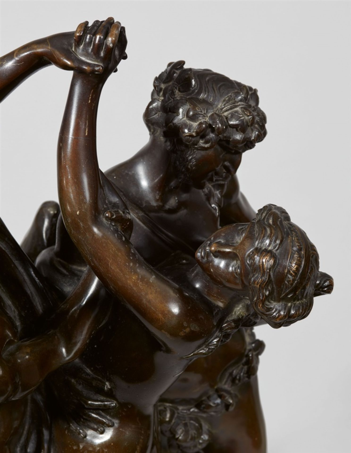 A bronze group with maenads and a satyrCast bronze with golden brown patina and ormolu. Three-figure - Bild 7 aus 7