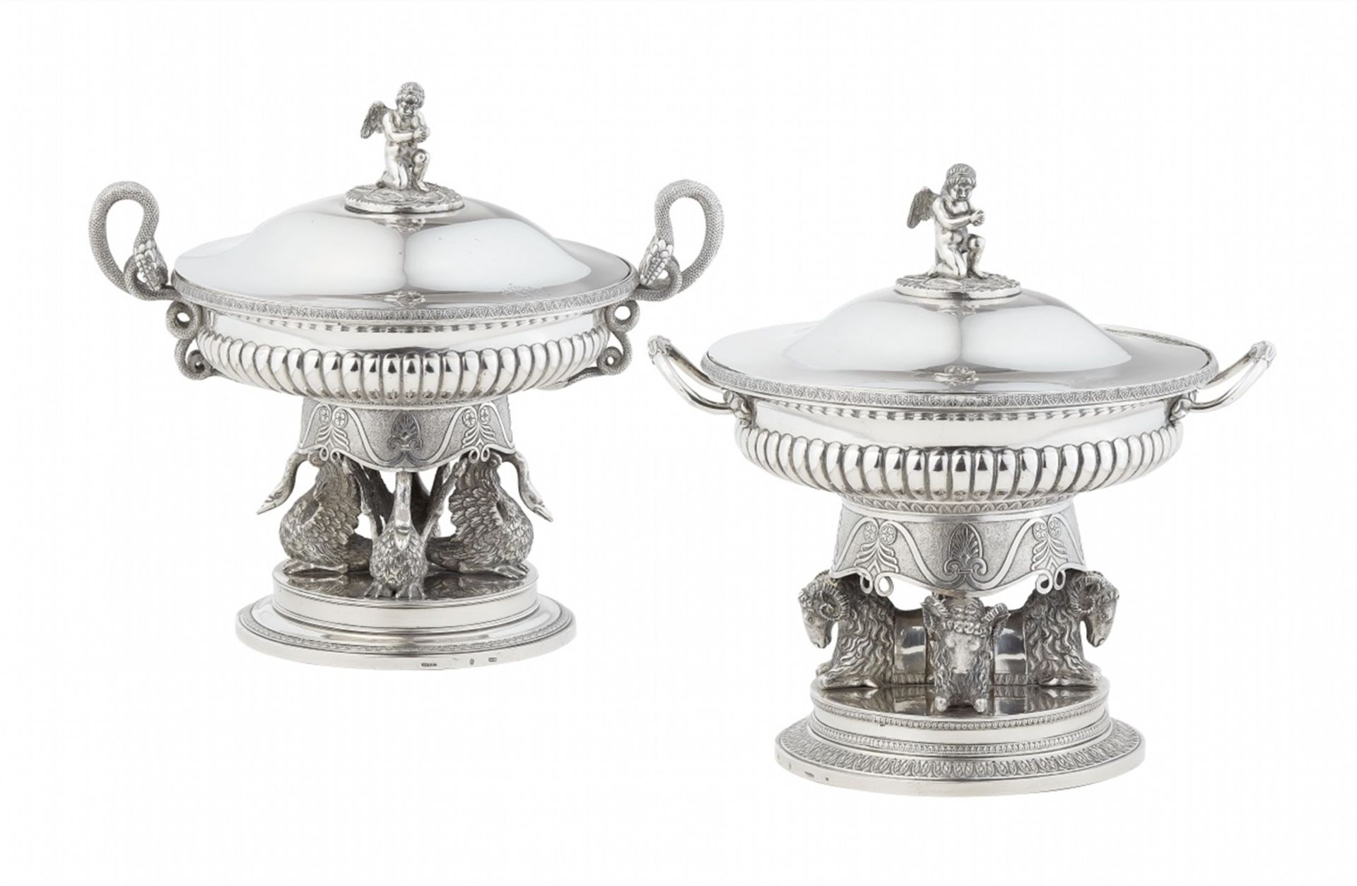 A pair of important silver tureens made for Grand Duke Georg von Mecklenburg-StrelitzSilver; gold- - Bild 2 aus 7