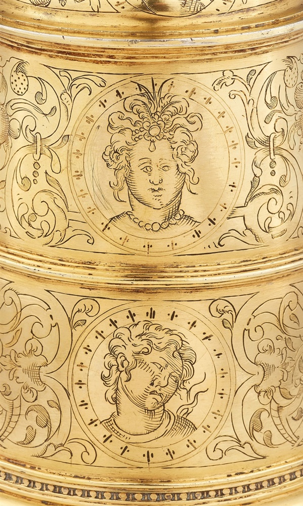 A Renaissance silver tankardSilver-gilt tankard with a smooth base and scrolling handle. With a - Bild 3 aus 7