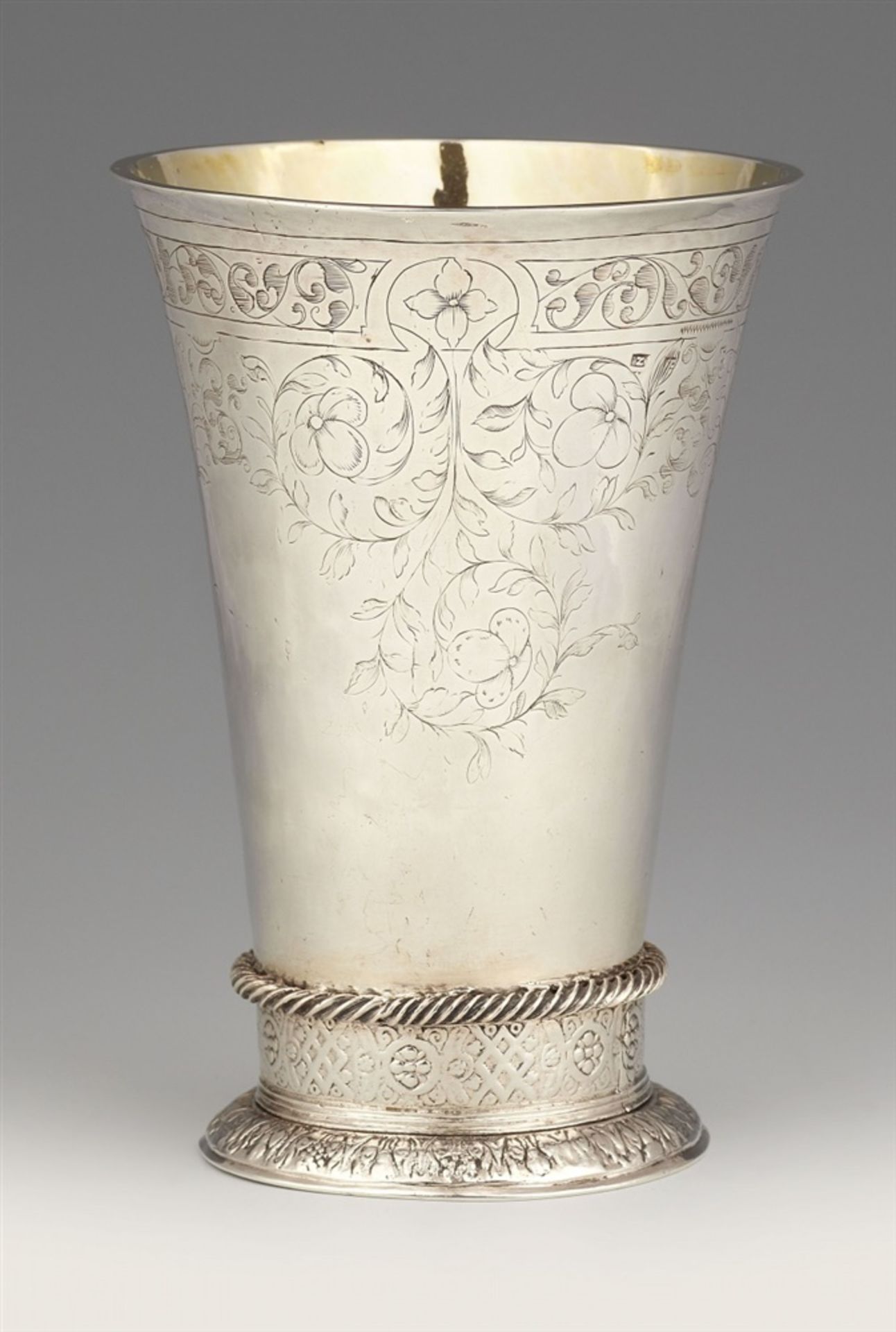 A Groningen silver beakerSilver; gold-plated inside. Tapering beaker with flaring rim, gilt interior