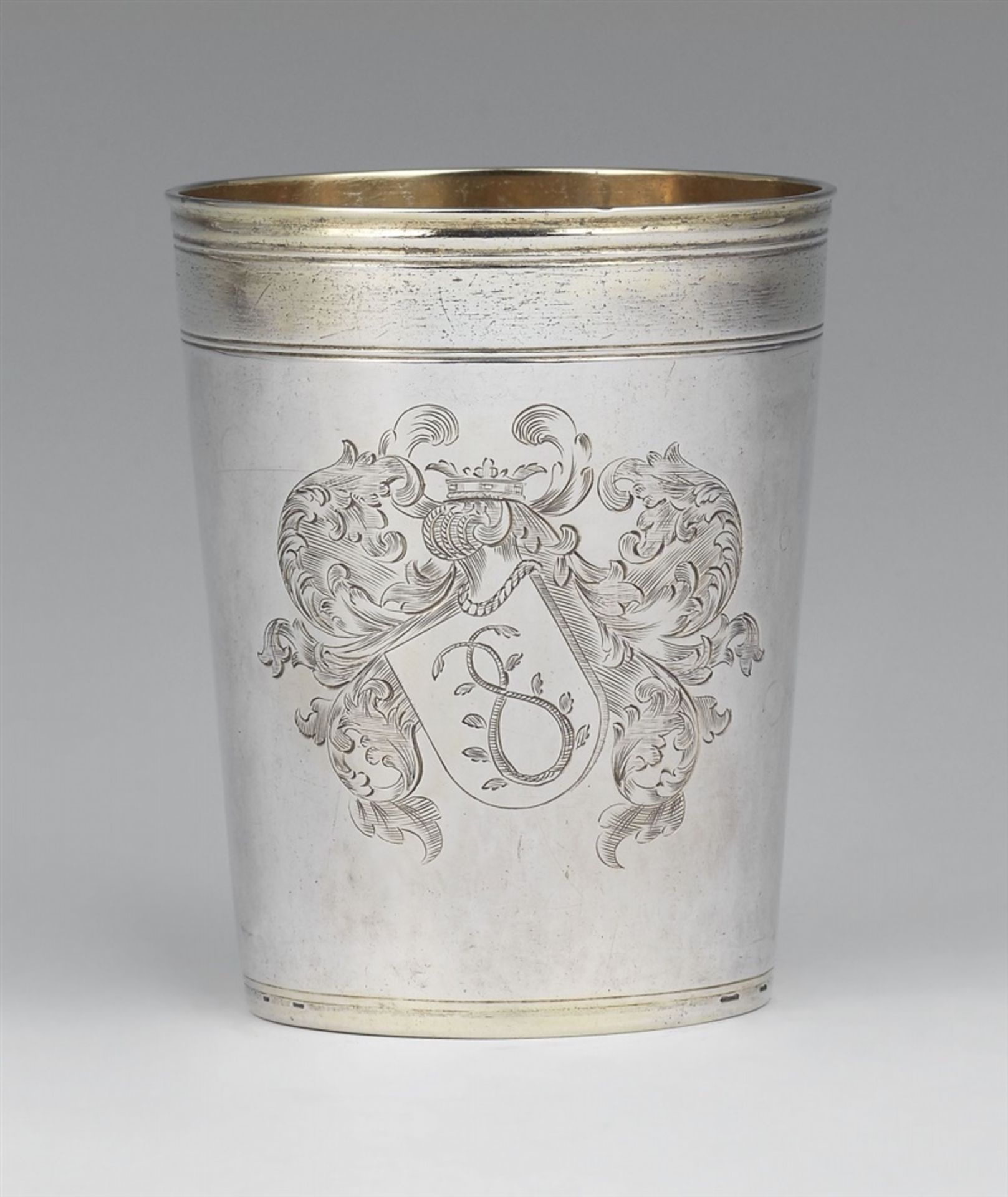 A silver beaker made for the Barons von SeckendorffParcel-gilt beaker of tapering cylindrical - Bild 2 aus 3