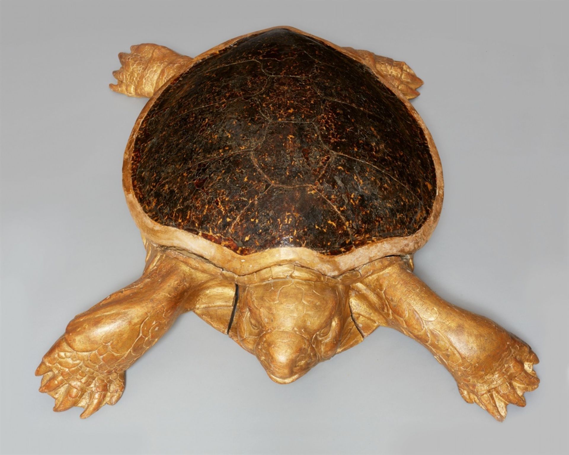Monumental model of a turtleLife-sized model of a giant turtle; the head and legs made from gilded - Bild 2 aus 3