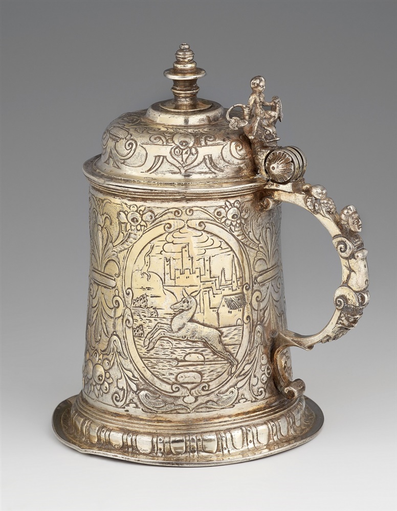 A Nuremberg Renaissance silver tankardSilver; gold-plated. Silver gilt cylindrical tankard on a