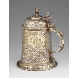 A Nuremberg Renaissance silver tankardSilver; gold-plated. Silver gilt cylindrical tankard on a