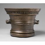 A large Netherlandish apothecary mortarThick cast bronze with golden brown patina. Bell-shaped