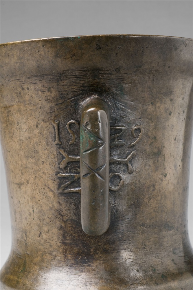 An early mortar dated 1529Golden brown cast bronze with natural patina. Cylindrical form on a - Image 2 of 2