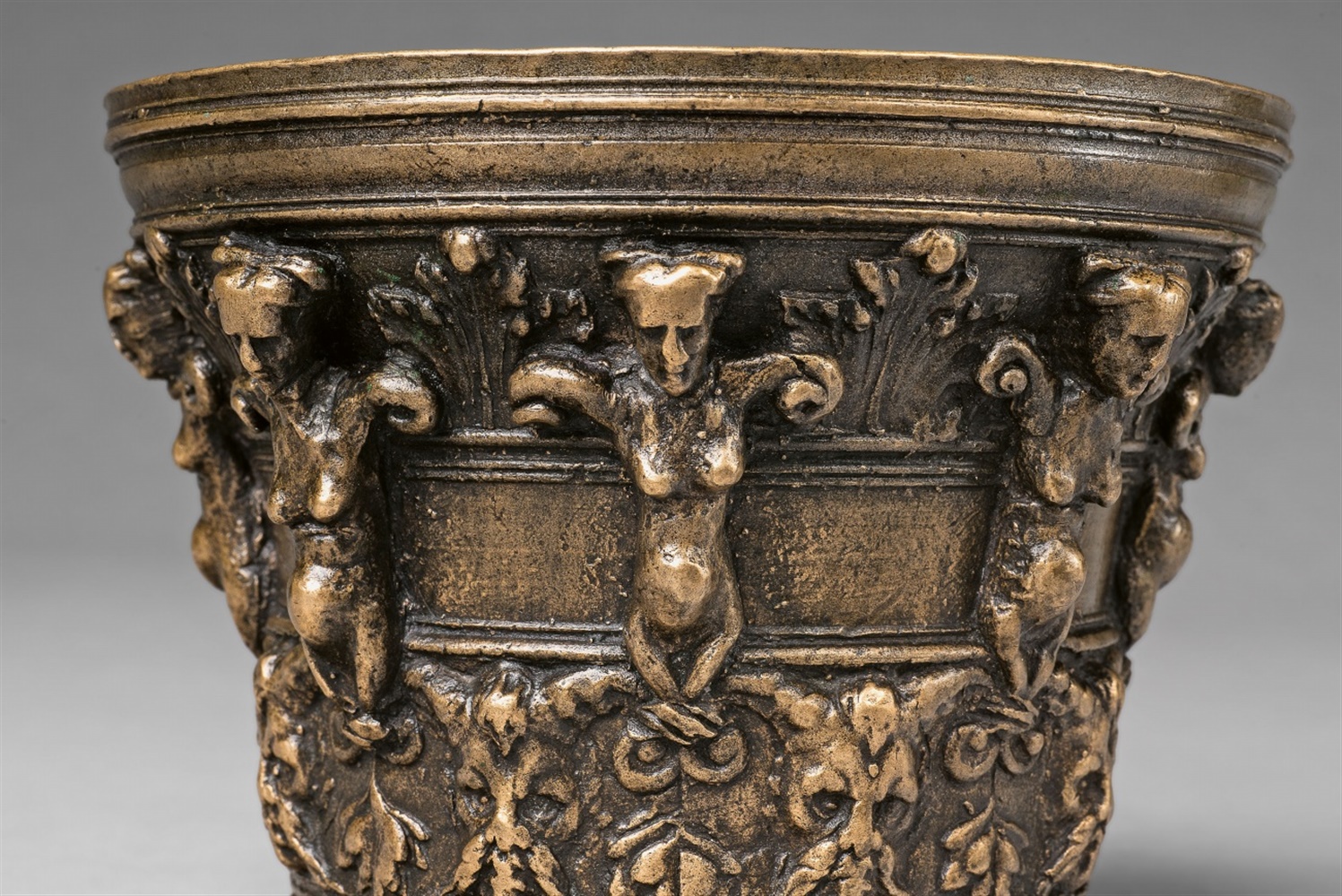 A mortar with female herm pilastersGolden brown cast bronze with natural patina. Of squat, - Image 2 of 2