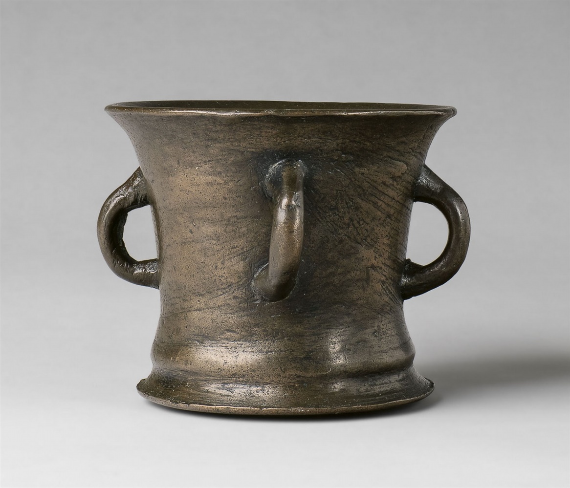 An early English mortar with four handlesCast bronze with shimmering golden brown patina. Of