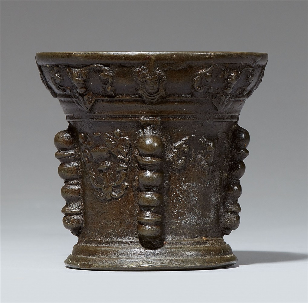 A French ribbed mortar with grotesquesCast bronze with dark brown patina (slightly porous). Of - Image 2 of 2