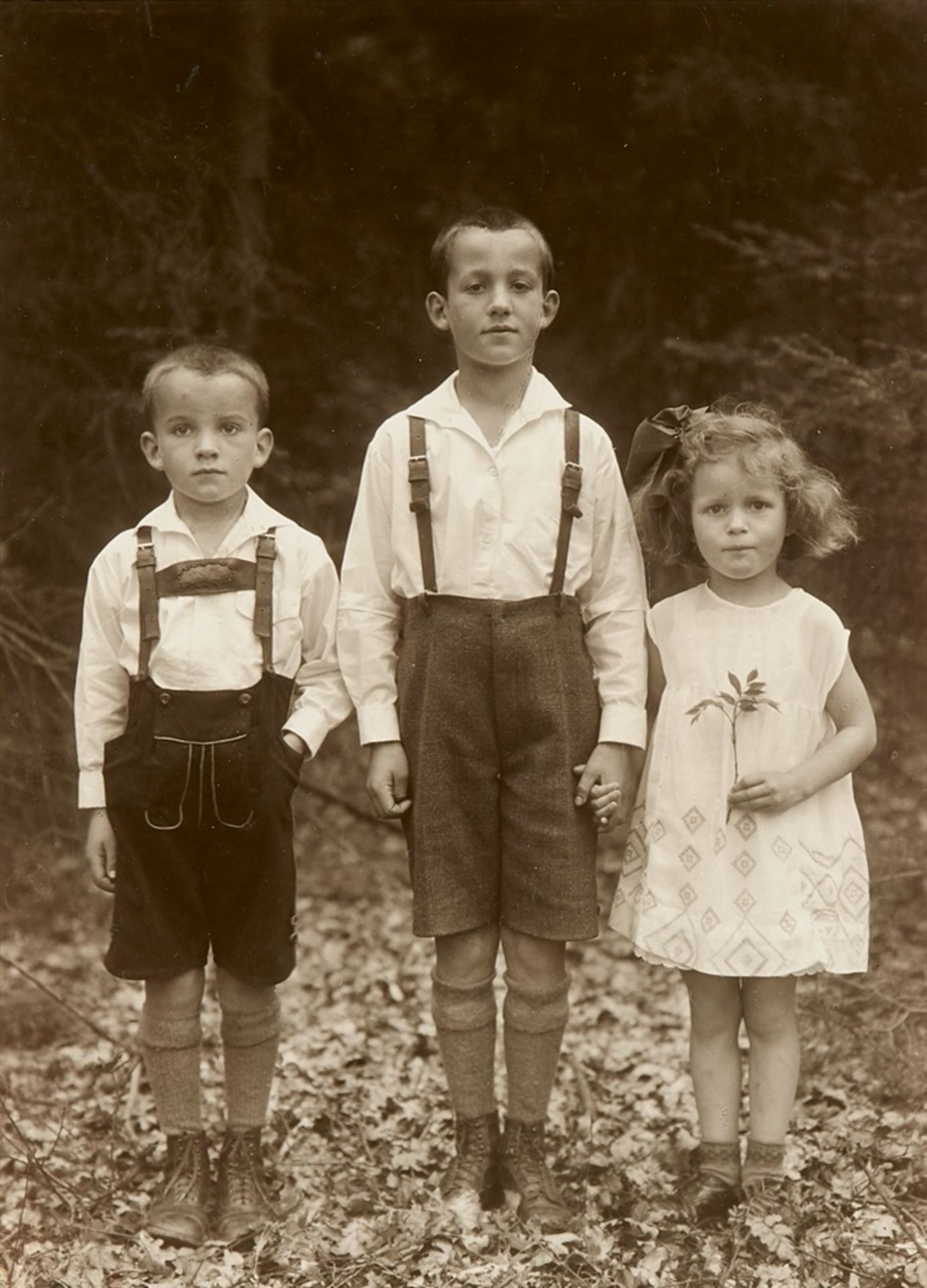 August SanderHans, Fritz und Ursula Schumacher, OberölfenVintage, Gelatinesilberabzug. 14,6 x10,6