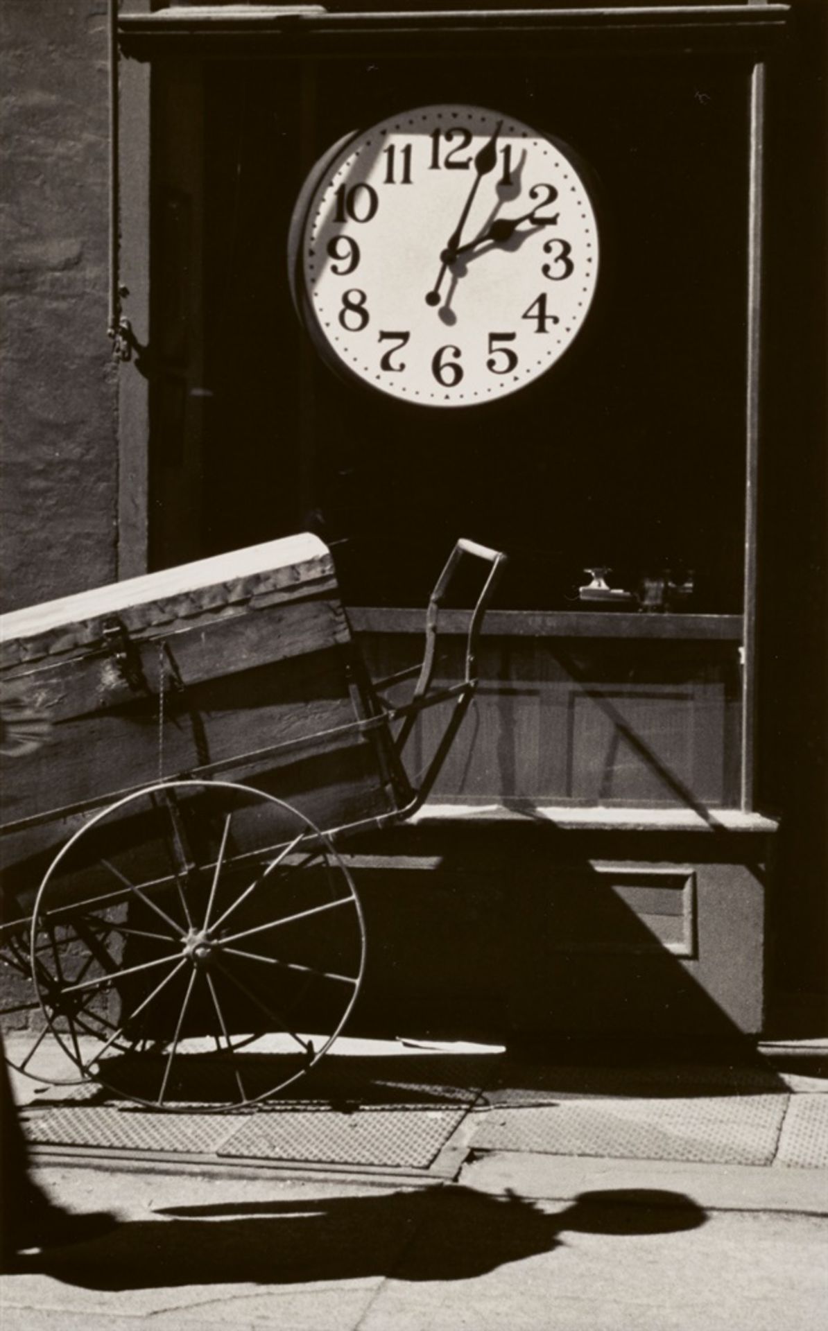 André KertészChristopher Street, New YorkSpäterer Gelatinesilberabzug. 24,8 x 15,4 cm (25,3 x 20,3