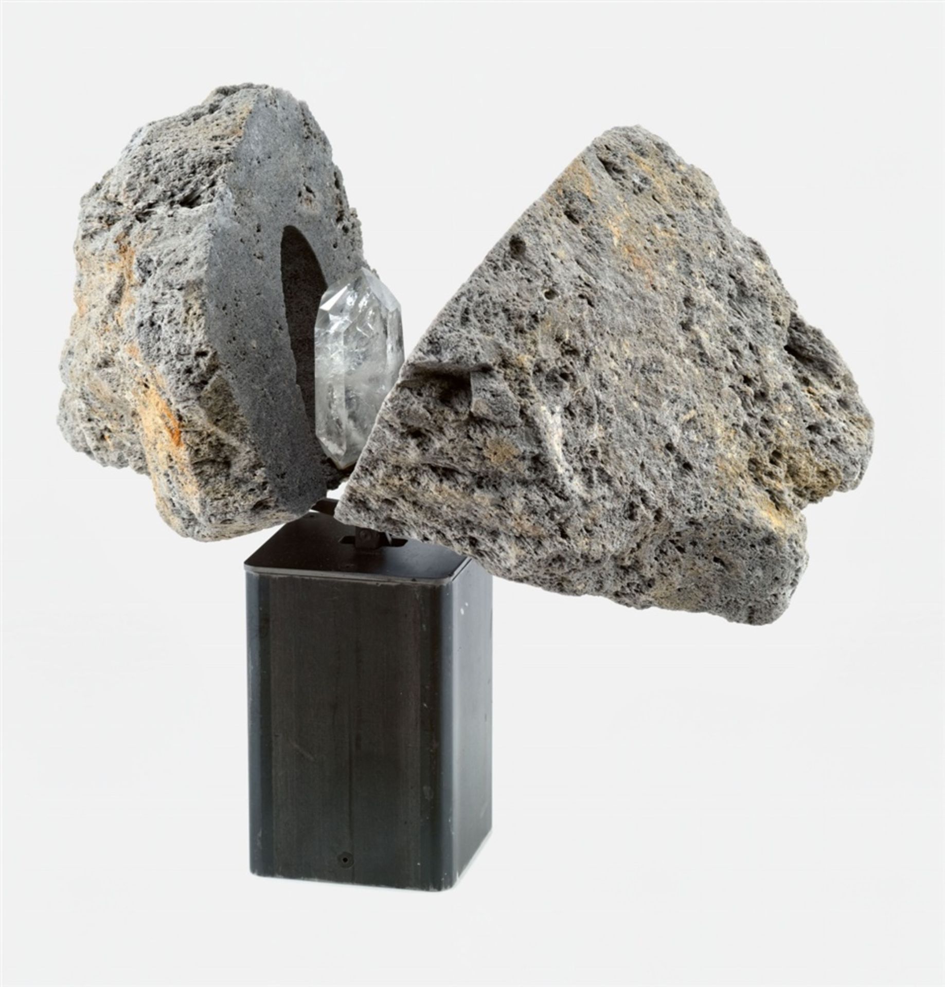 Rebecca HornBelle du VentInstallation: Vulkanstein, Kristall und Elektromotor 43 x 27 x 16 cm auf