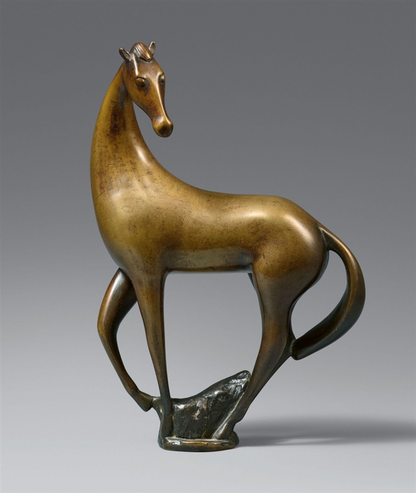 Ewald MataréTänzelndes Pferd (Chinesisches Pferd)Bronze Höhe 21 cm Unter dem Bauch mit dem