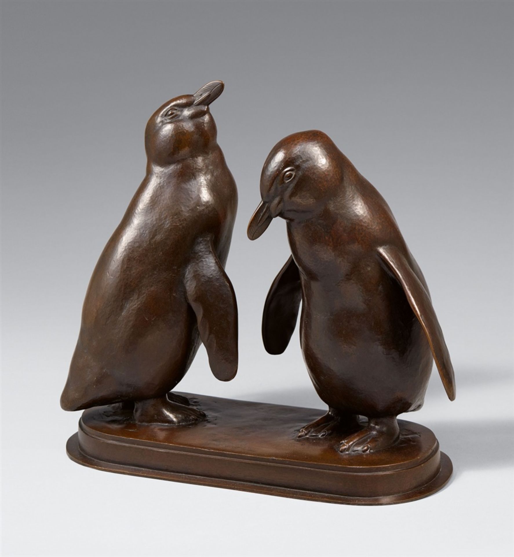 August GaulZwei PinguineBronze Höhe 30,2 cm Auf der Plinthe hinten links signiert 'A. GAUL' sowie am