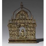 Jain-Altar mit 24 jina (chauvisi). Bronze. 19. Jh.In der Mitte wahrscheinlich Rishabhanatha im