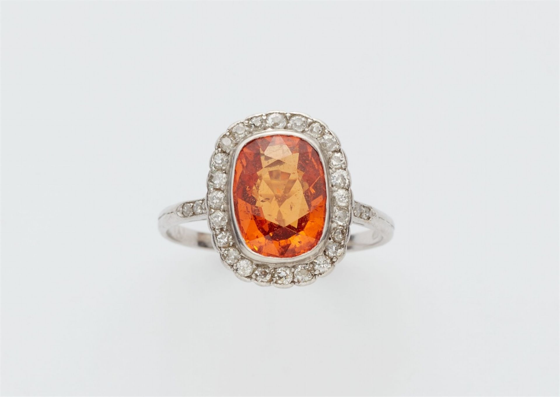 Ring mit Mandarin-Granat