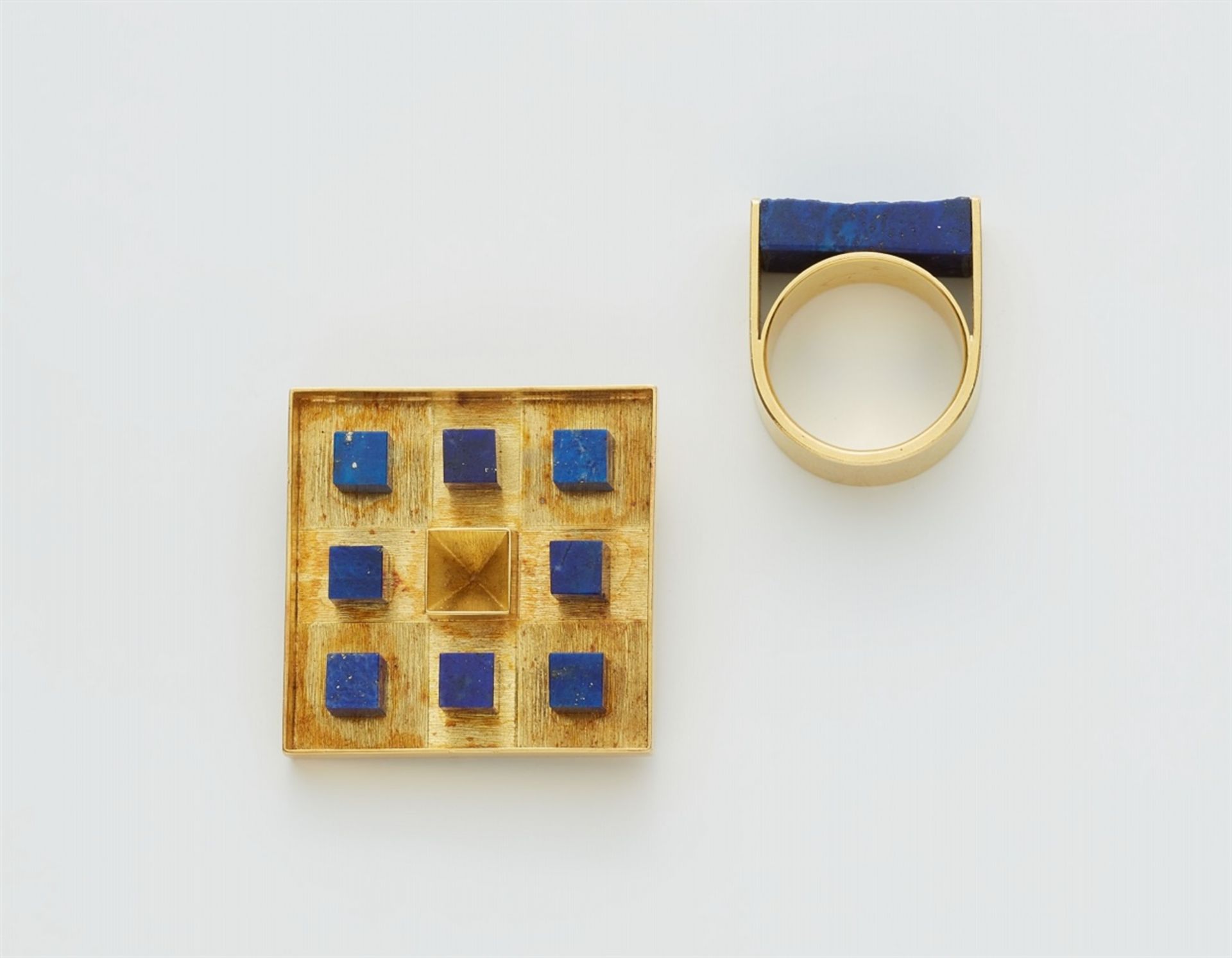 Brosche und Ring mit Lapislazuli