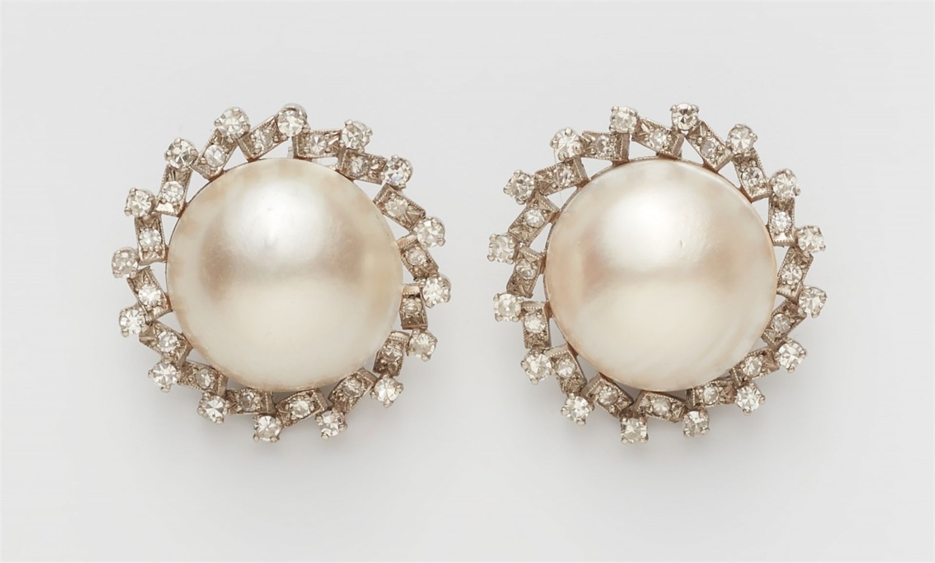 Paar Ohrclips mit Mabé-Perlen