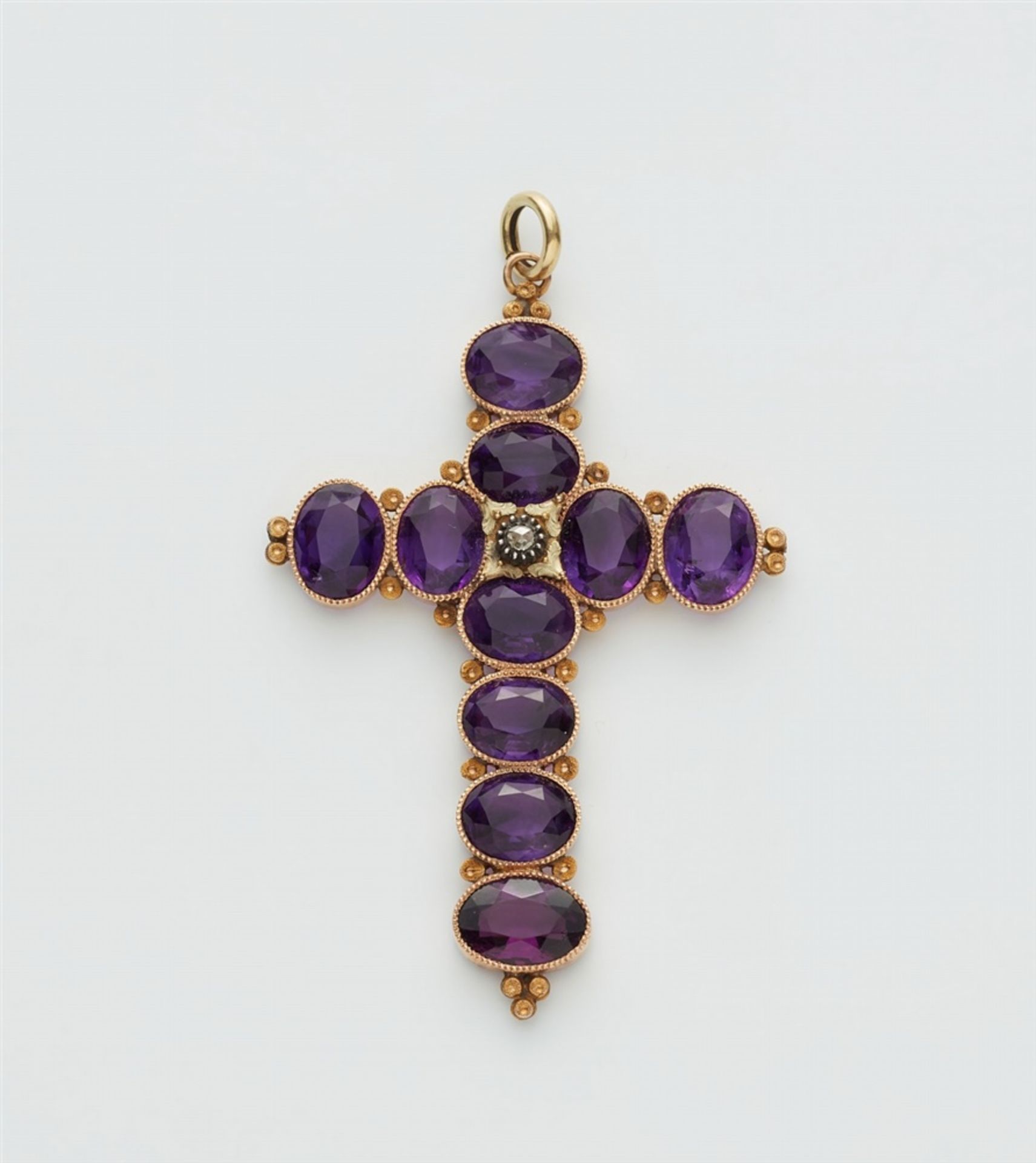 Kreuzanhänger mit Amethysten