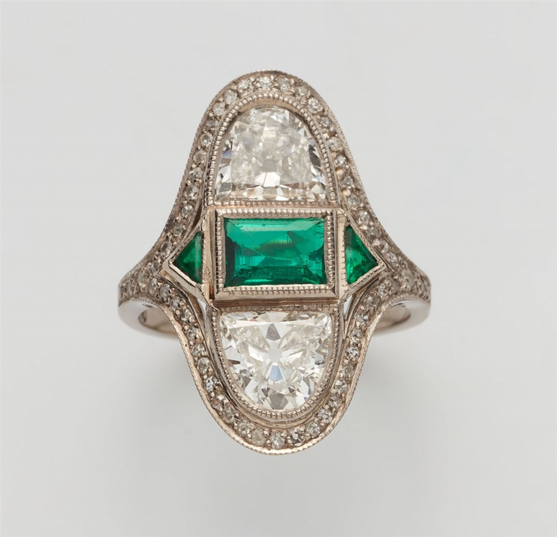 Belle Epoque Ring mit Smaragd