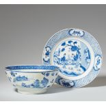 Blau-weiße Schale und Teller. Qianlong-Periode (1735-1796)