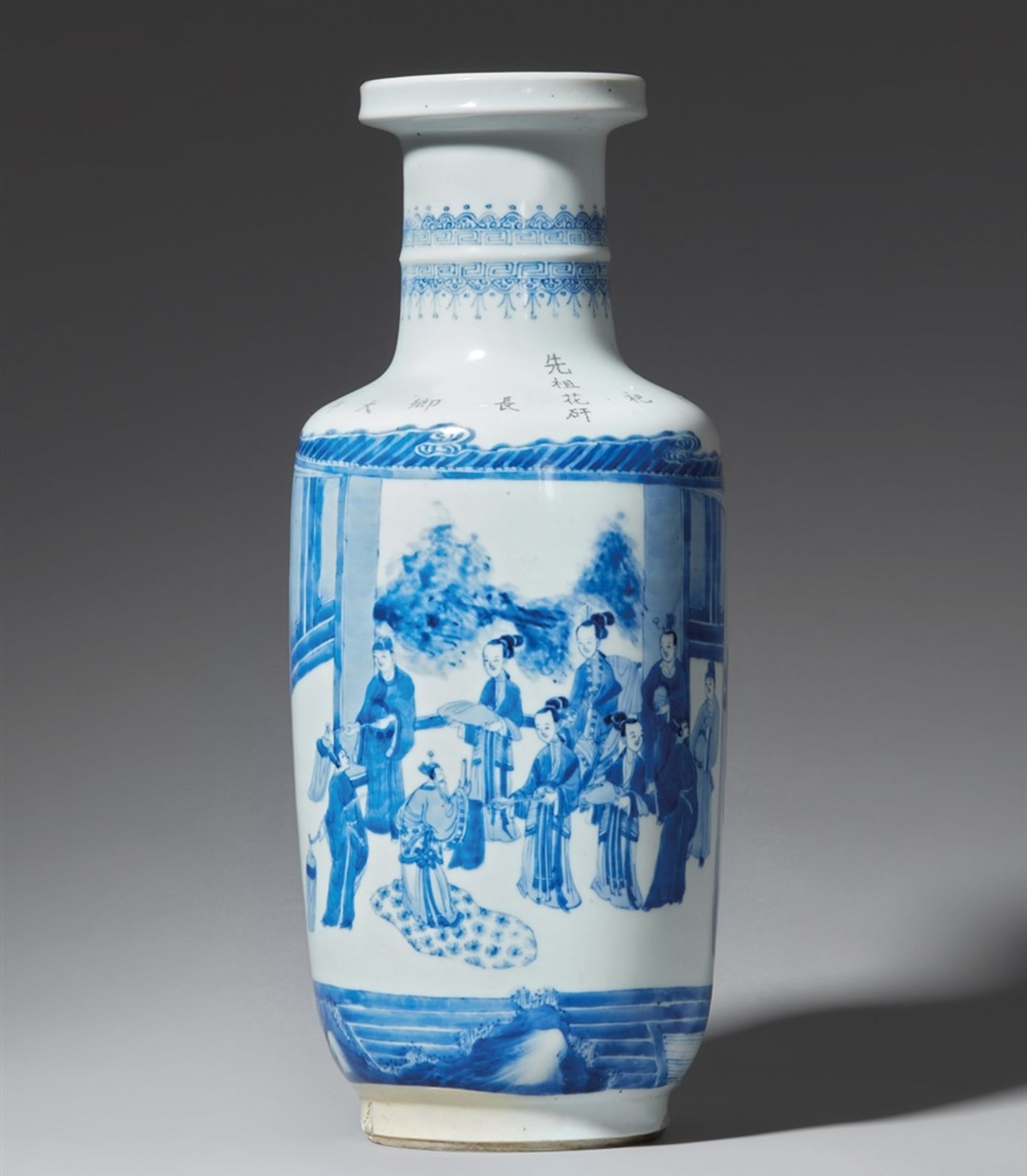 Blau-weiße Rouleauvase. Kangxi-Periode (1662-1722)