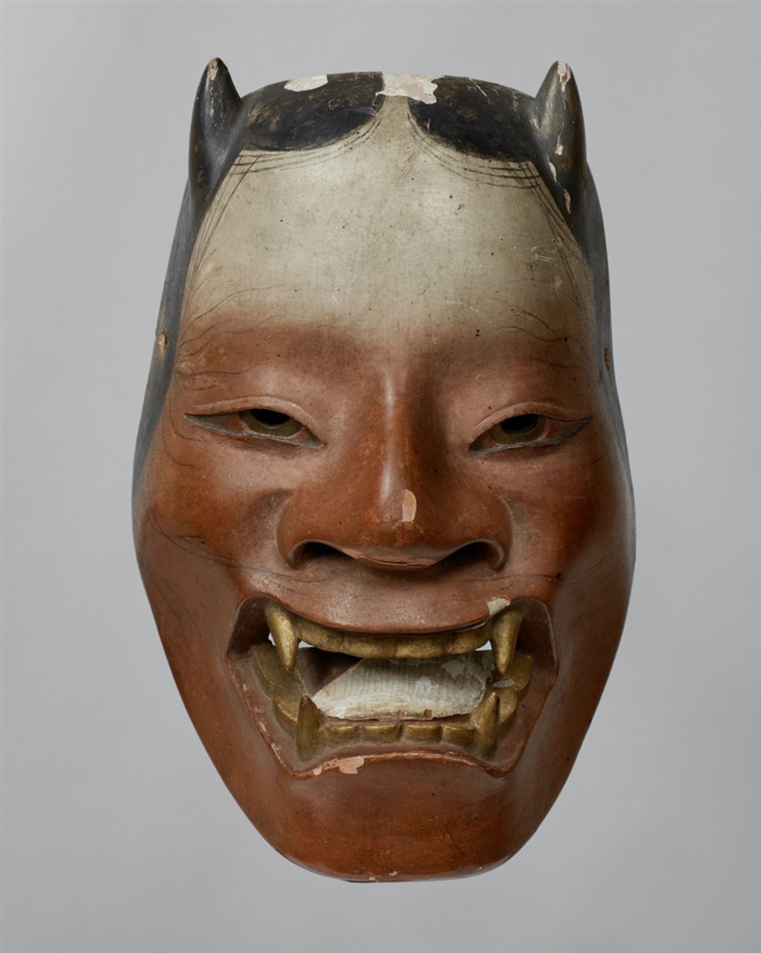 No-Maske vom Typ Namanari. Holz, bemalt. Edo-Zeit