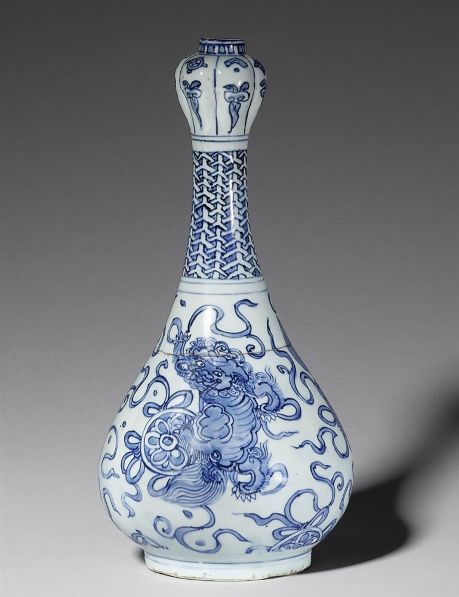 Blau-weiße Flaschenvase. Wanli-Periode (1572-1620)