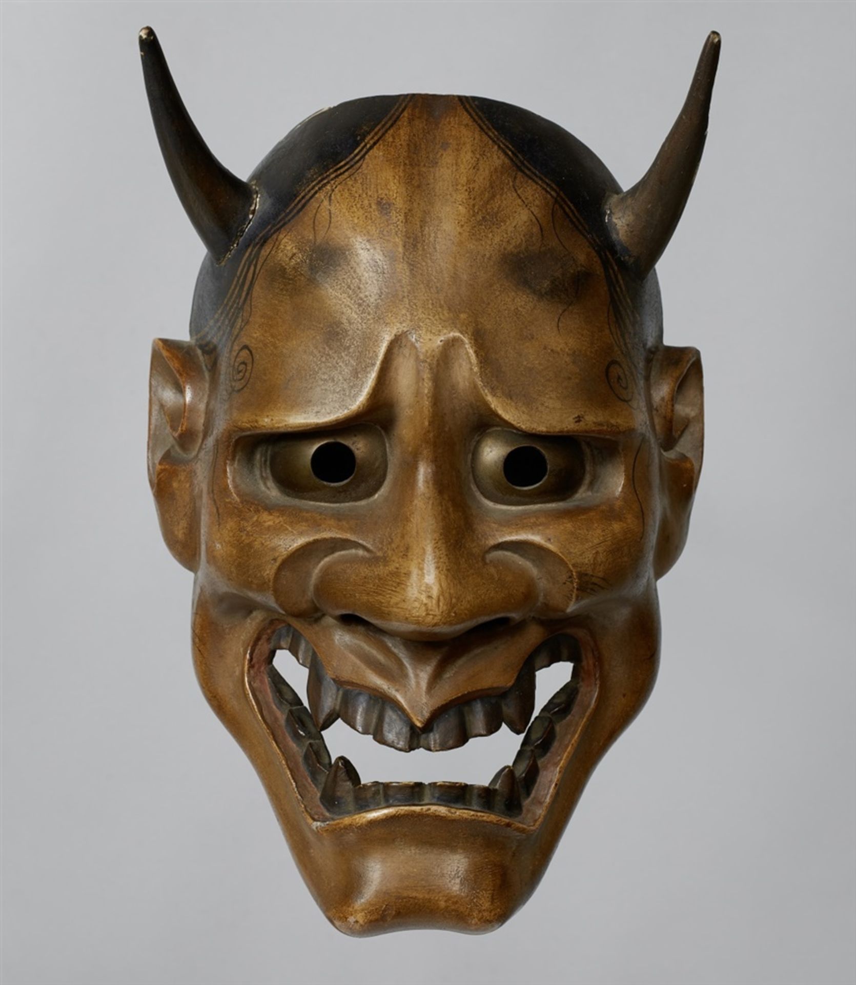 No-Maske vom Typ Hannya. Holz, bemalt. 19. Jh.