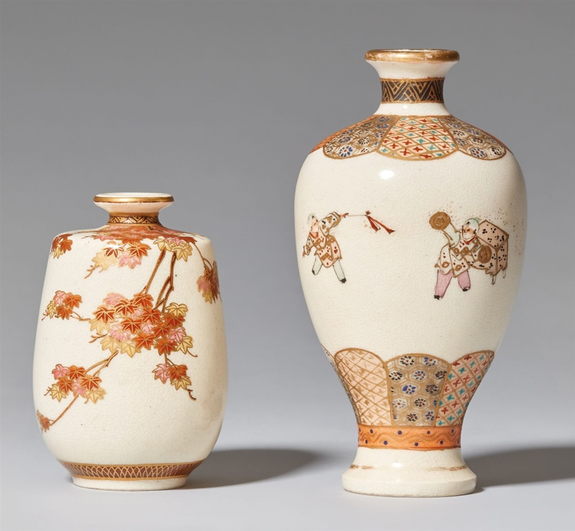 Zwei sehr kleine Satsuma-Vasen. Wohl Kyoto. Frühes 20. Jh.