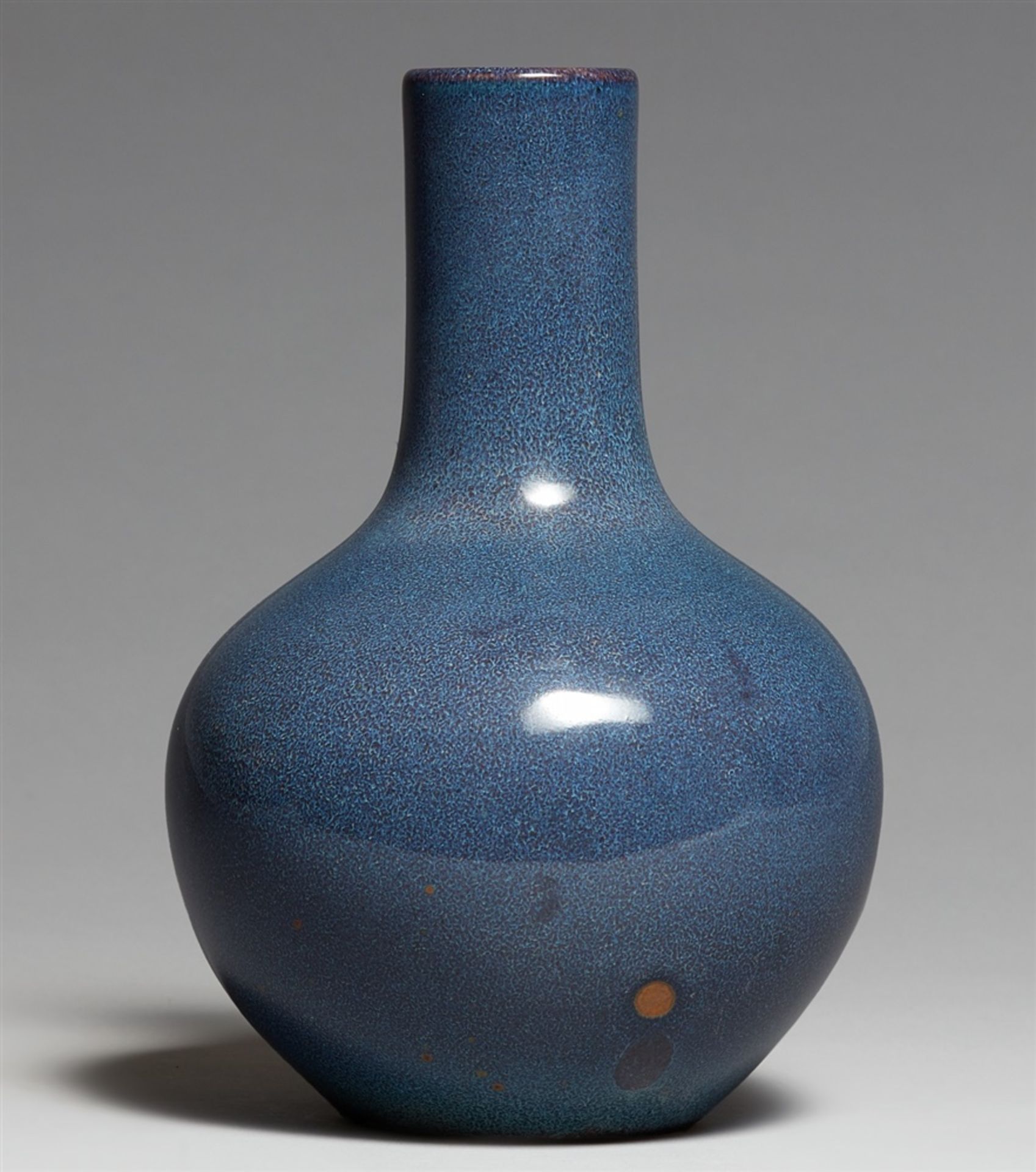 Blau glasierte Flaschenvase. Qing-Zeit (1644-1911)