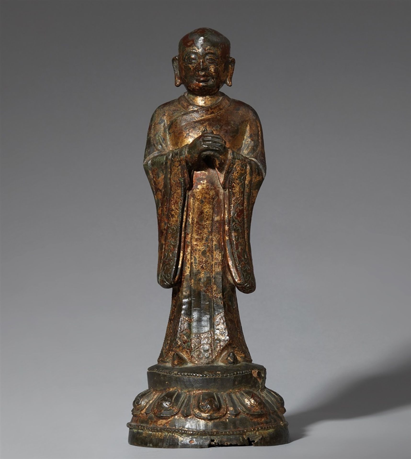 Luohan Ananda. Bronze mit vergoldeter Lackfassung. Ming-Zeit