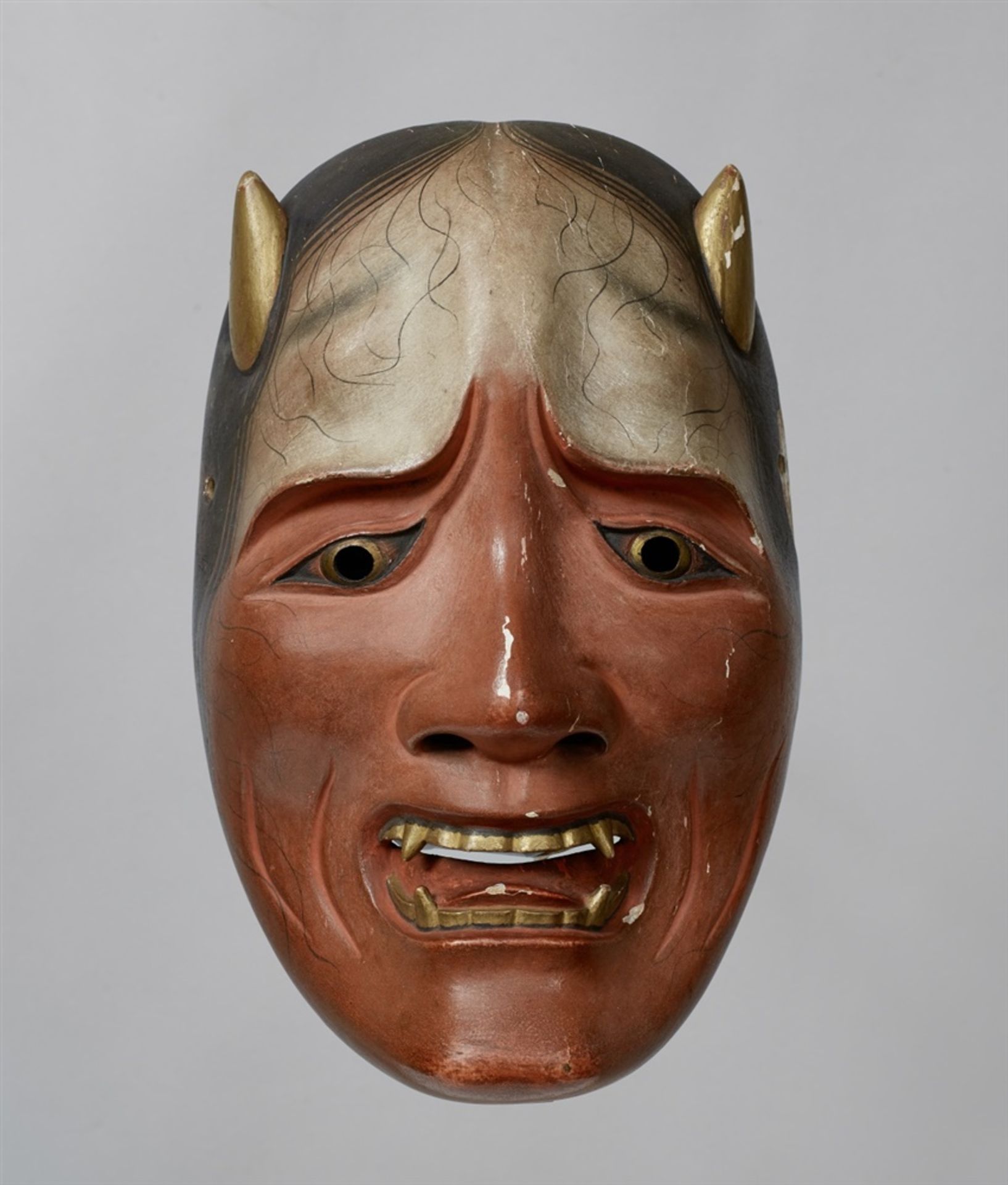 No-Maske vom Typ Namanari. Holz, bemalt. Edo-Zeit
