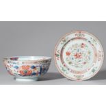 Chinesische Imari-Schale und Teller. Kangxi-Periode (1661-1722)