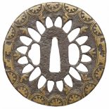 Tsuba. Eisen. Heianjô-Arbeit. Um 1600