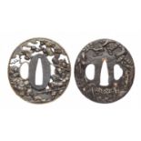 Zwei tsuba Eisen. 18./19. Jh.