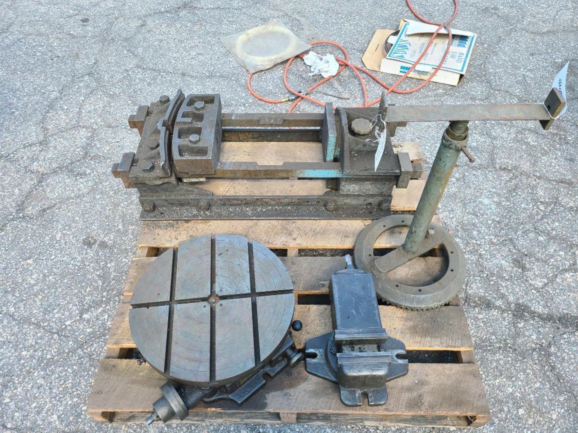 One Lot of Four Items; 6" Mill Vise, 18" Rotary Table, Stand and Large Mounting Base - Image 4 of 5