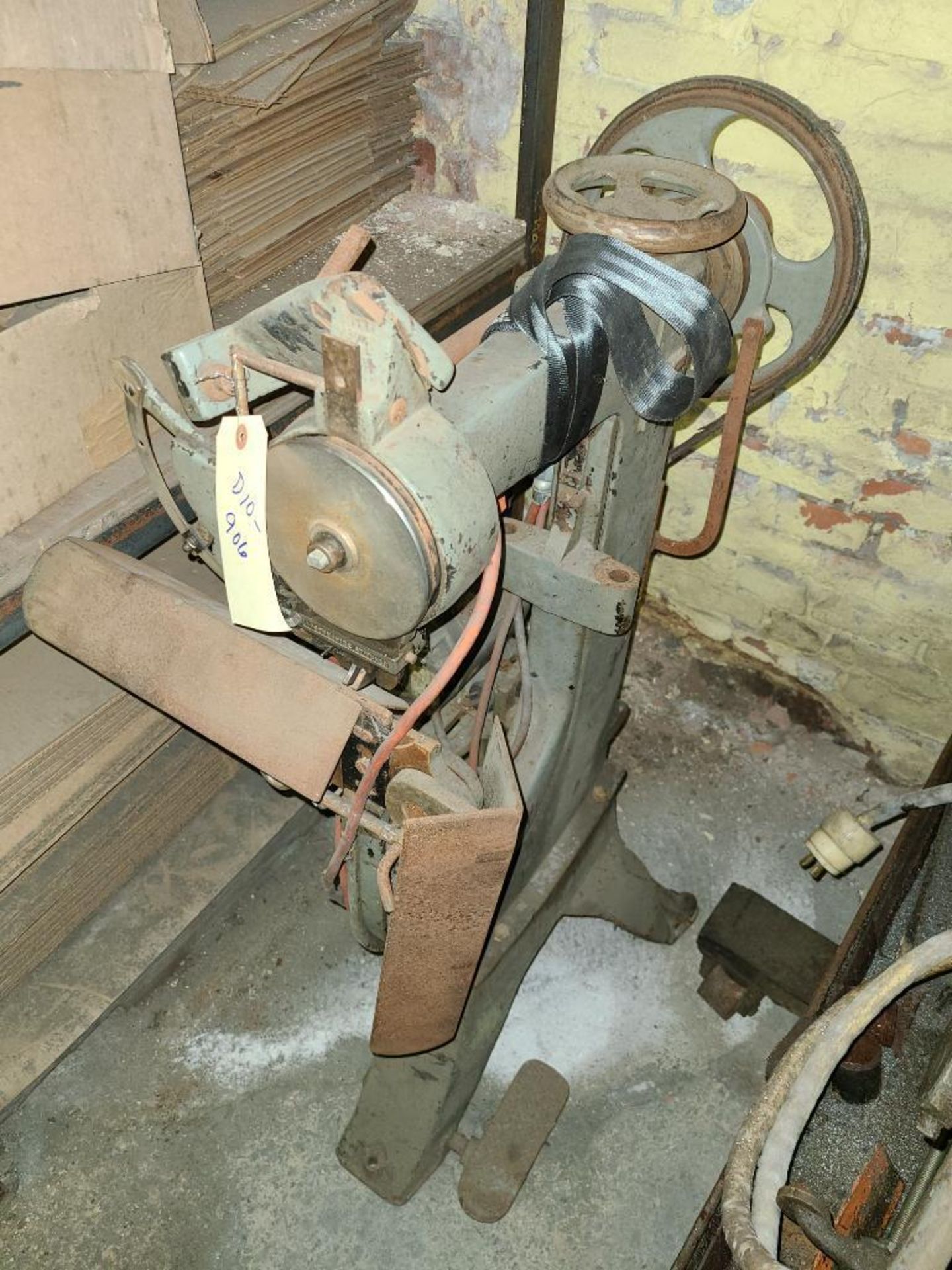 One lot of 2 Stitching Machines - Image 2 of 6