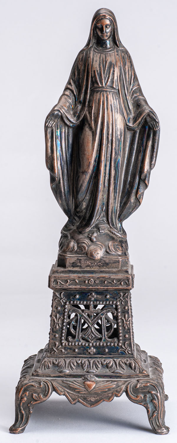 Statue with the effigy of the Virgin Mary