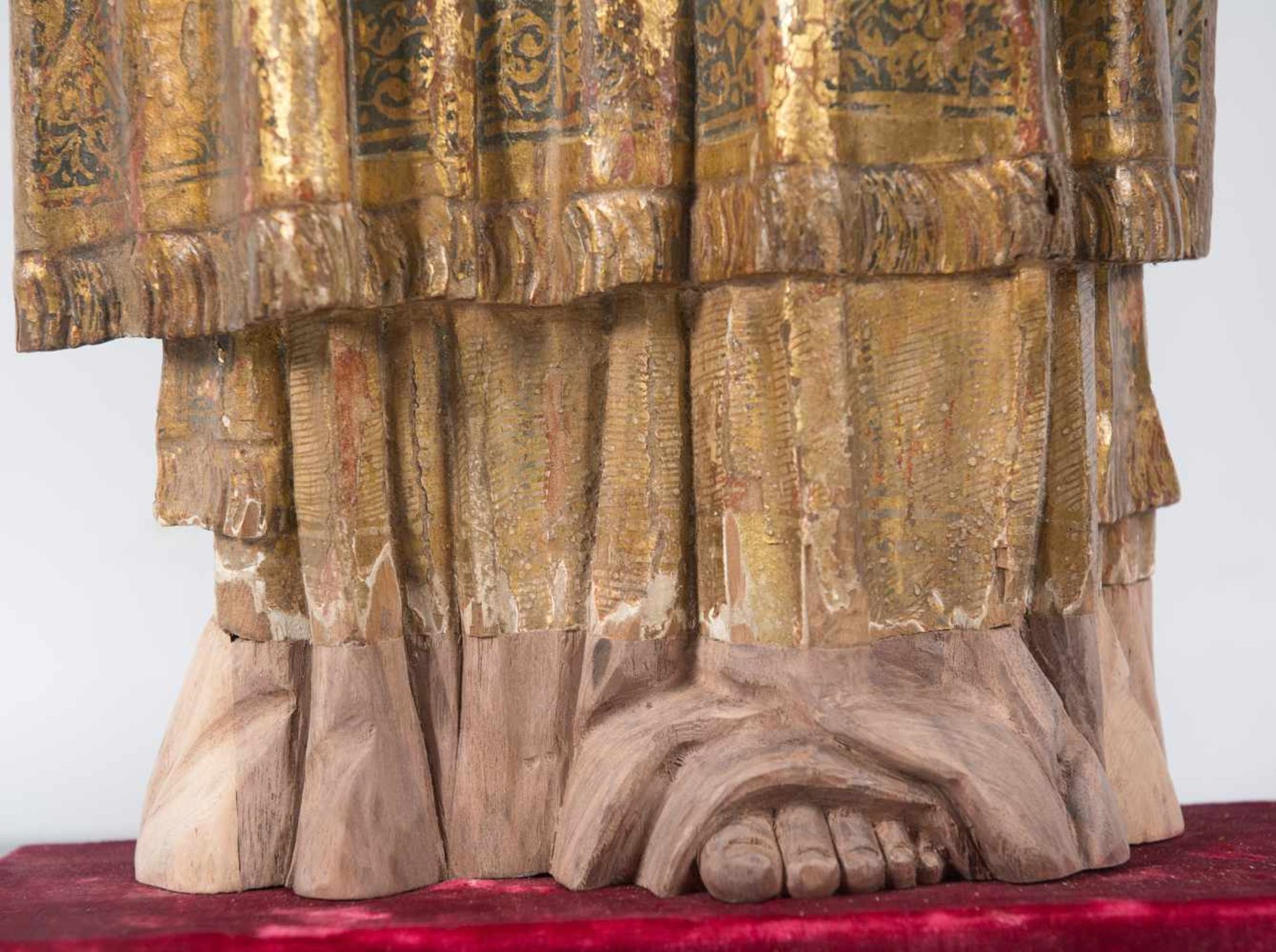 Angels. Pair of carved, gilded and polychromed wooden sculptures. Burgos. Gothic. 15th century. - Bild 7 aus 10