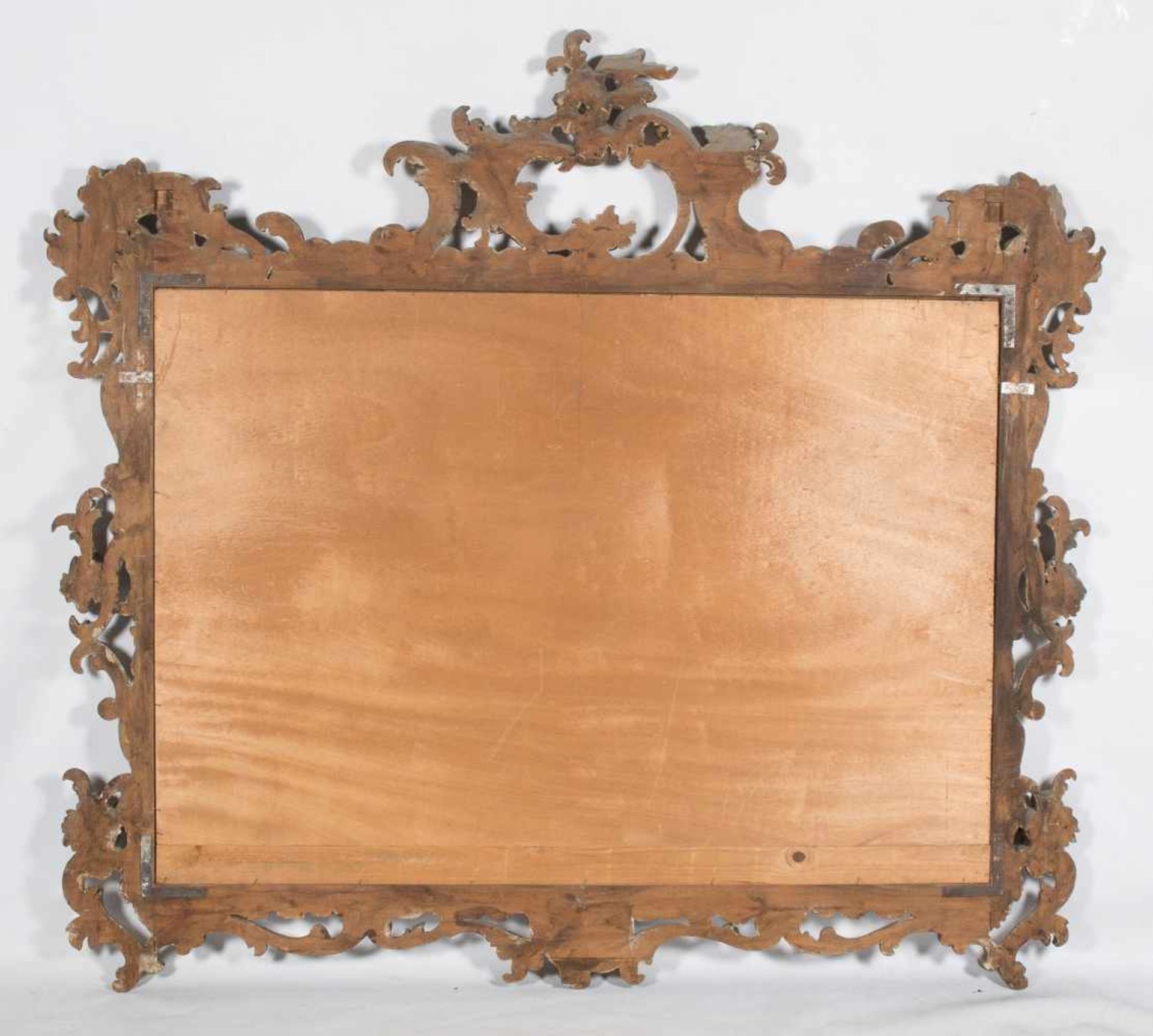 Large, carved and gilded cornucopia mirror. Circa 1930. - Bild 2 aus 2