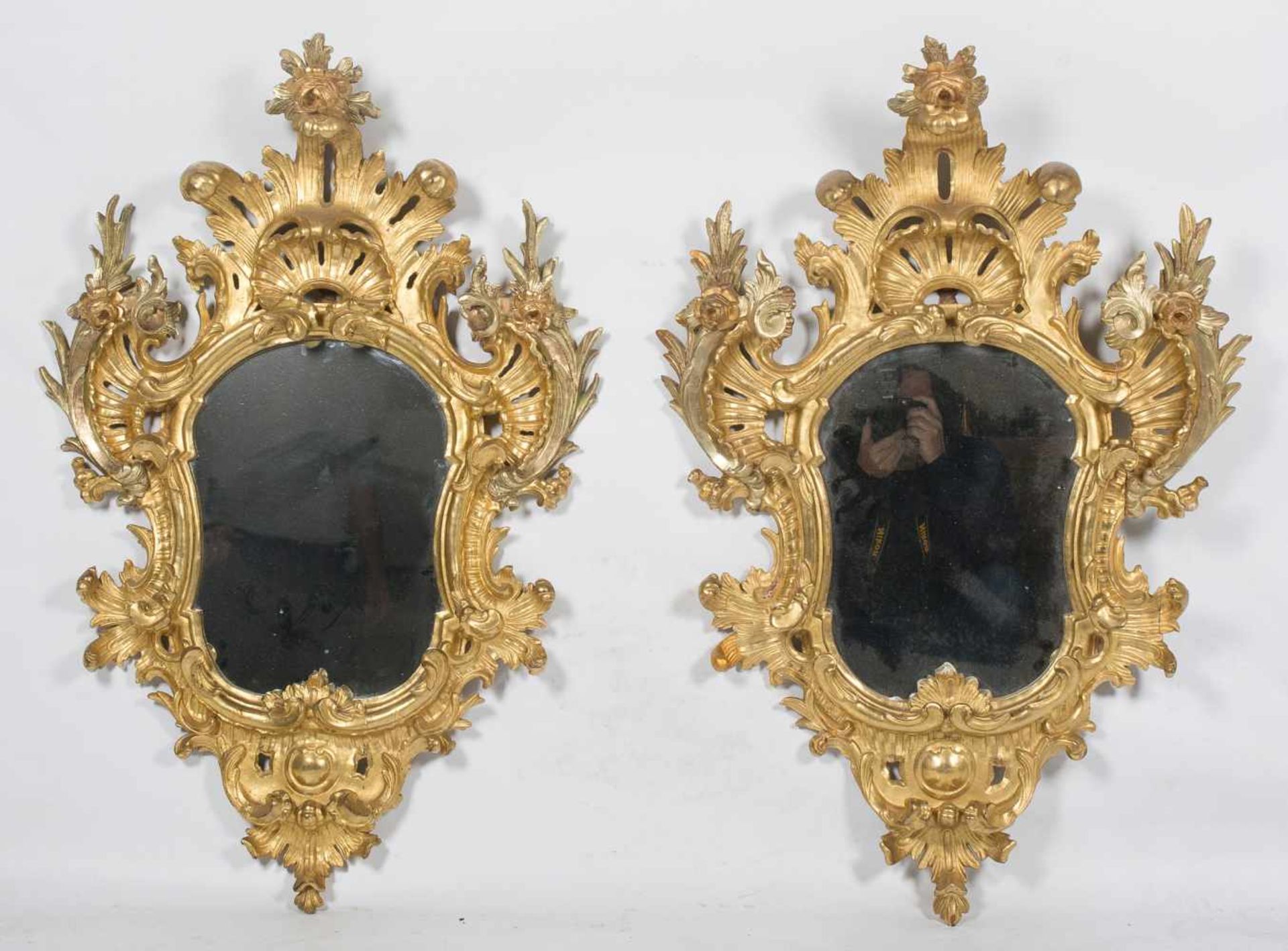 Pair of carved cornucopias gilded in three golds. Charles III period (Spain). 18th century.