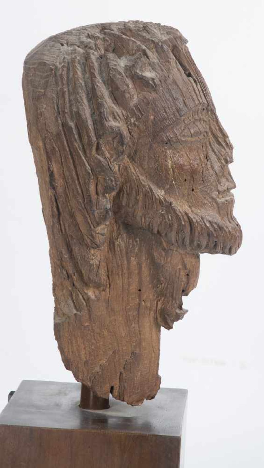 Head of Christ. Carved wooden sculpture. Romanesque. 13th century. - Bild 4 aus 5